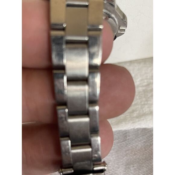 SWISS ARMY Ladies Watch 100 MTR Water Resident Black Face. Needs Battery - Picture 4 of 7